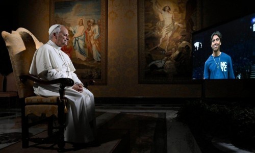 Papež vyzval mladé lidi, aby se setkali s Kristem ve svátosti smíření, otevřeně vyznali své hříchy a přijali Ježíšovo odpuštění v kněžském rozhřešení.
